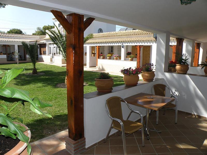 Hostal Las Acacias Los Canos De Meca Exterior photo