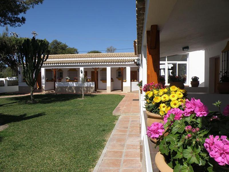 Hostal Las Acacias Los Canos De Meca Exterior photo